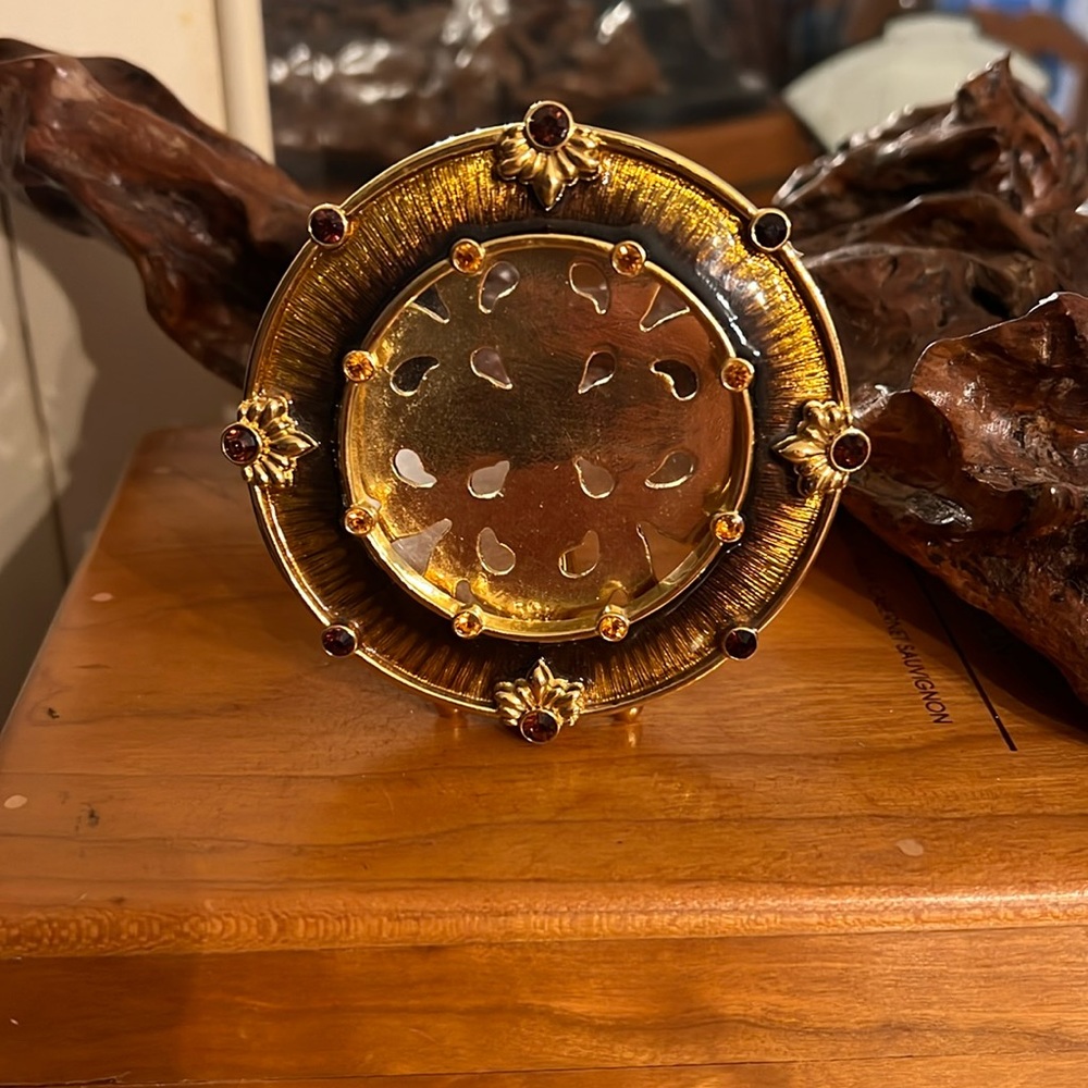 Jay Strongwater Round Enamel Frame NWOT